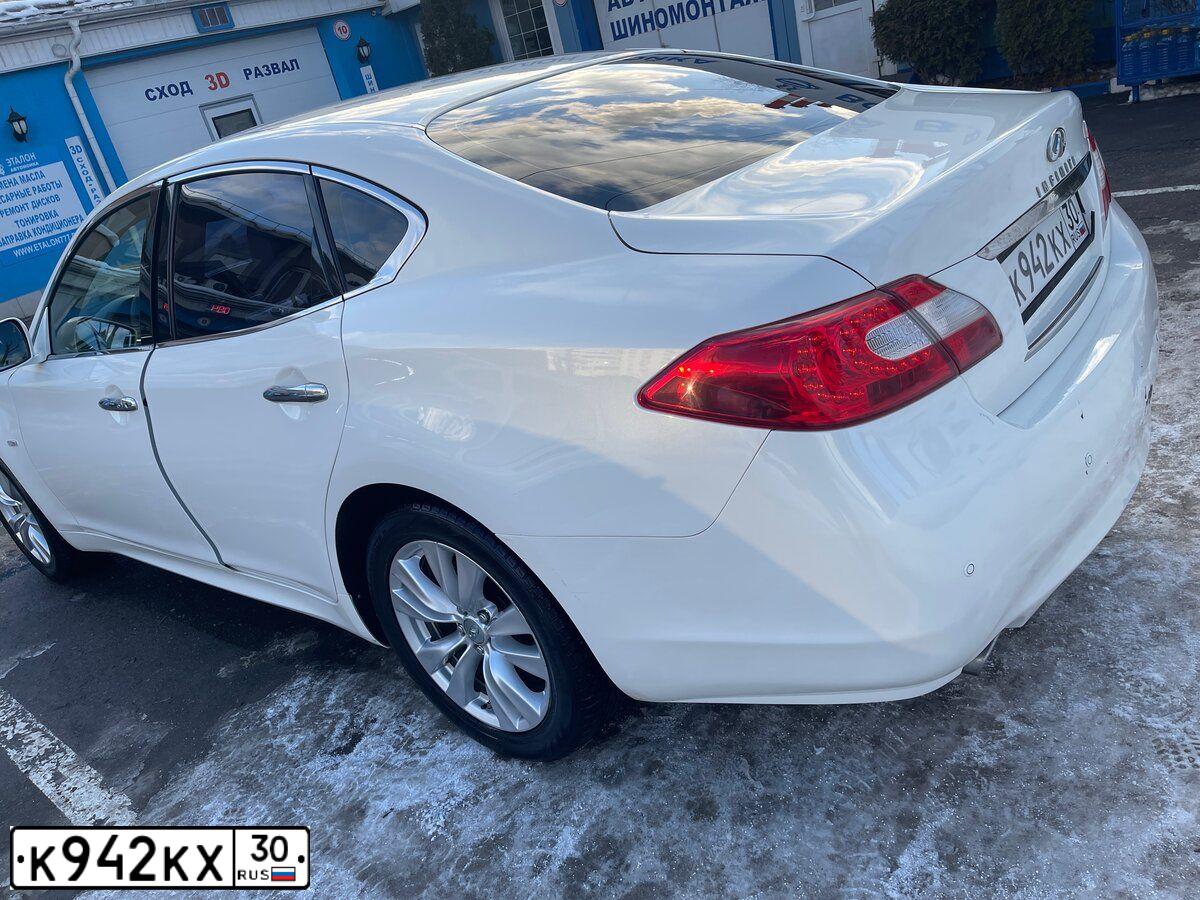 Фото автомобиля INFINITI M, 2011 — госномер Е150ТС69. Цвет: Белый