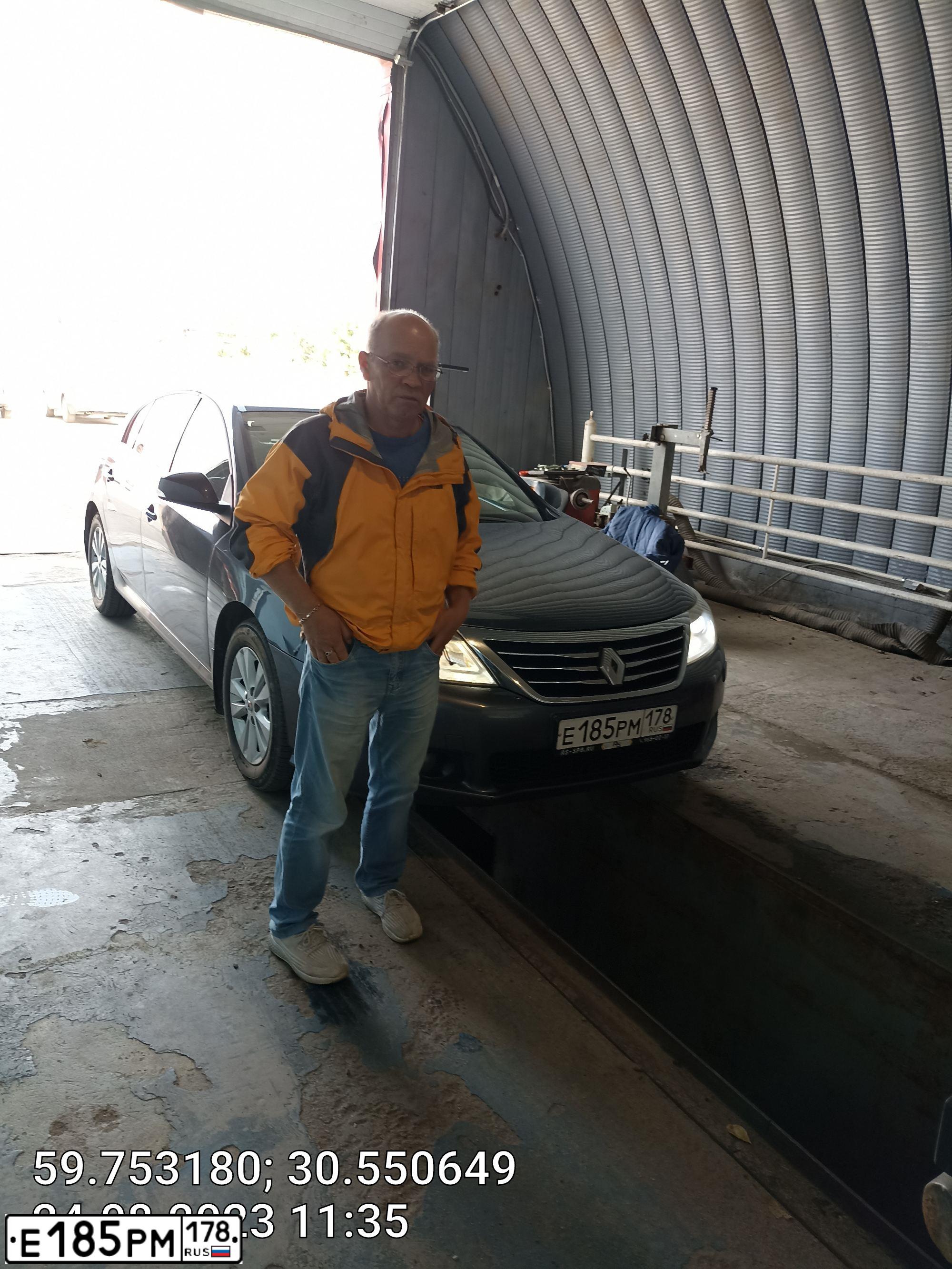 Фото автомобиля RENAULT LATITUDE, 2010 — госномер Е185РМ178. Цвет: ТЕМНО-СЕРЫЙ