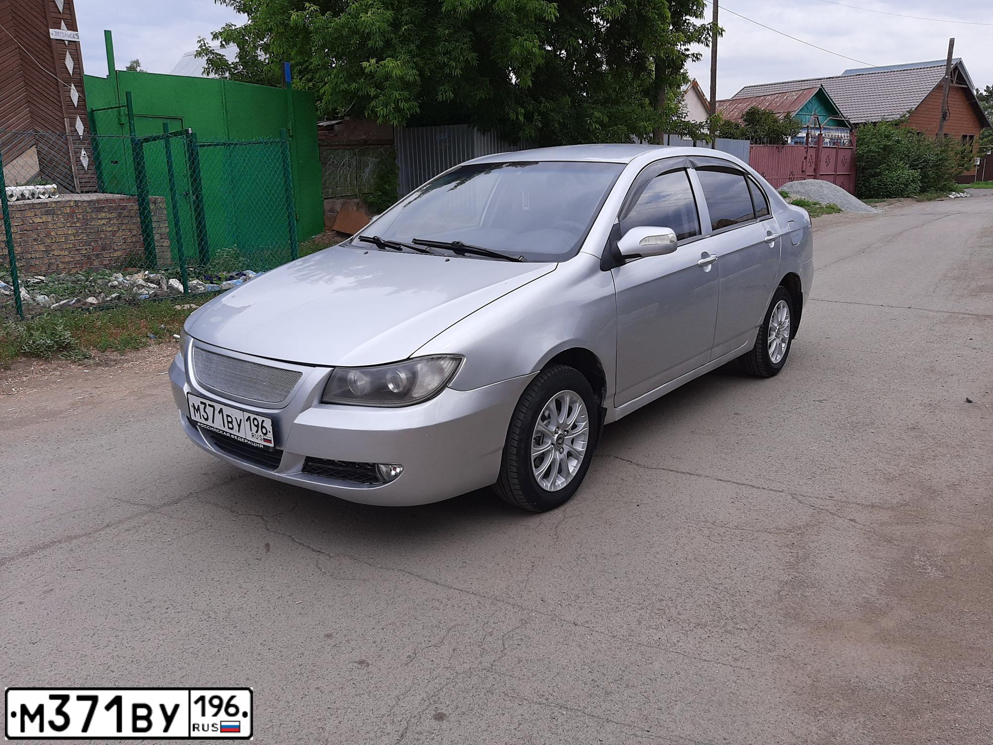 Фото автомобиля LIFAN SOLANO, 2010 — госномер В598МЕ156. Цвет: СВЕТЛО СЕРЫЙ