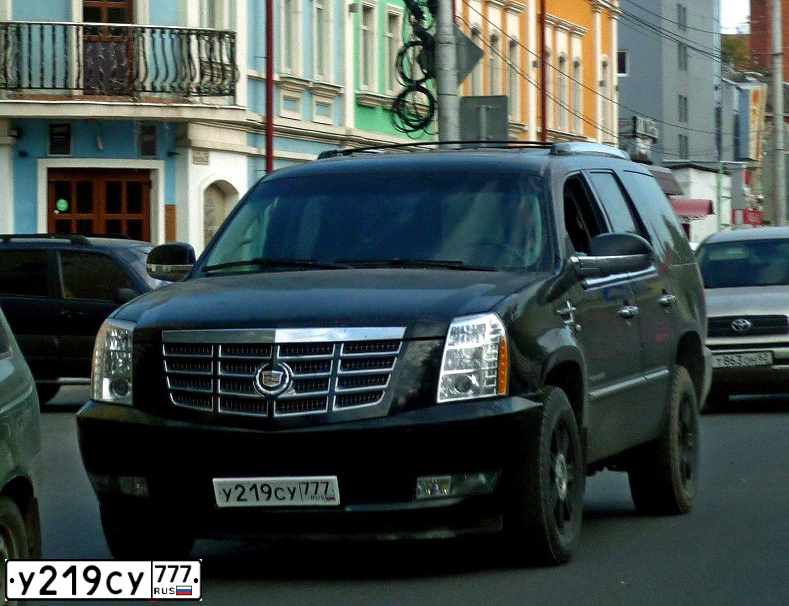 Фото автомобиля CADILLAC ESCALADE, 2011 — госномер У064ЕМ62. Цвет: ЧЕРНЫЙ