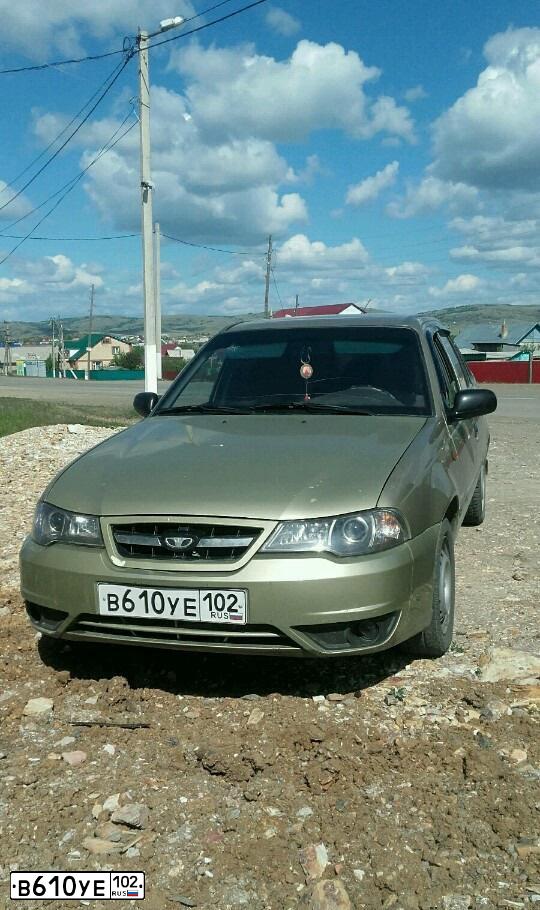Фото автомобиля DAEWOO NEXIA, 2010 — госномер В610УЕ102. Цвет: ПЕСОЧНО-БЕЖЕВЫЙ