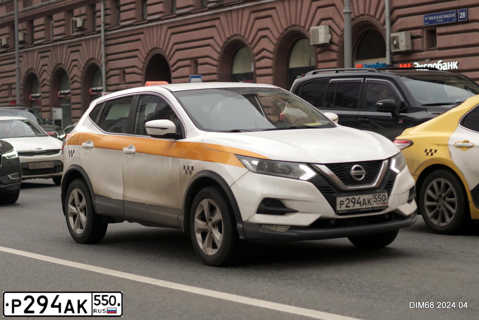 Фото автомобиля NISSAN QASHQAI, 2019 — госномер Р294АК550. Цвет: БЕЛЫЙ ЖЕЛТЫЙ СЕРЫЙ