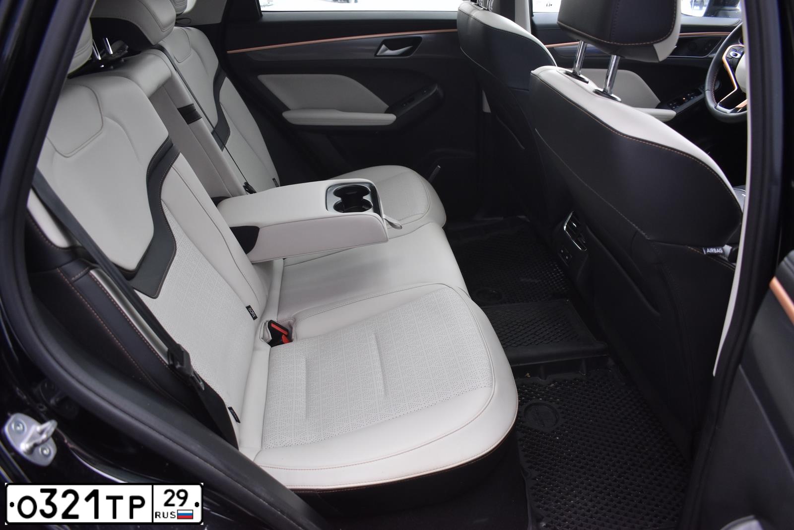 Фото автомобиля HAVAL JOLION, 2024 — госномер О321ТР29. Цвет: ЧЕРНЫЙ