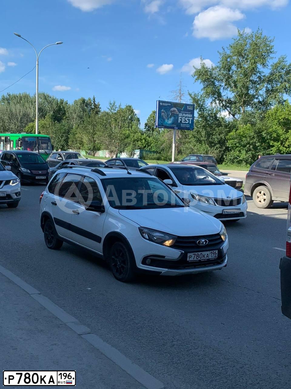Фото автомобиля LADA 2194 KALINA, 2019 — госномер Р780КА196. Цвет: Белый