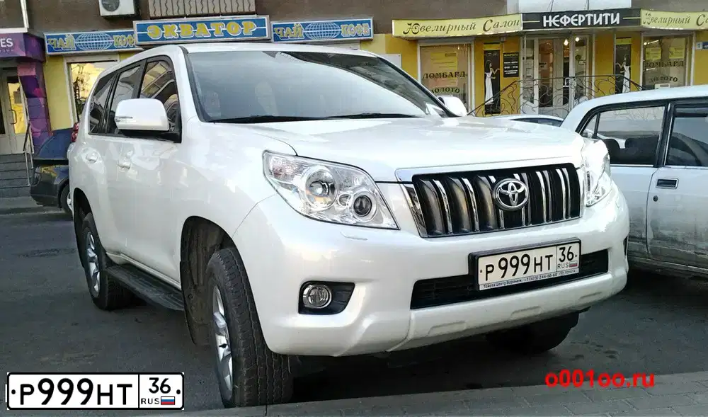 Фото автомобиля TOYOTA LANDCRUISER, 2012 — госномер Р999НТ36. Цвет: БЕЛЫЙ
