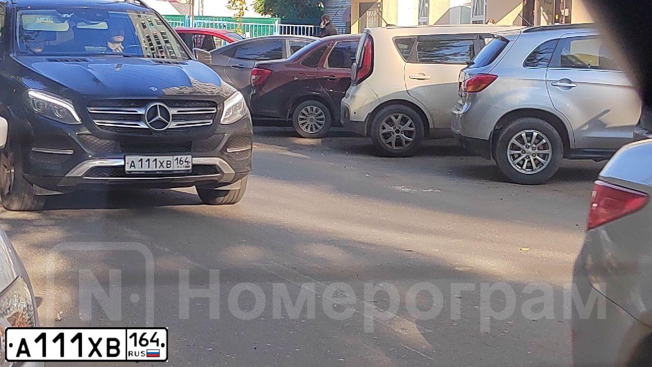 Фото автомобиля MERCEDES GLE-KLASSE, 2017 — госномер А111ХВ164. Цвет: ЧЕРНЫЙ