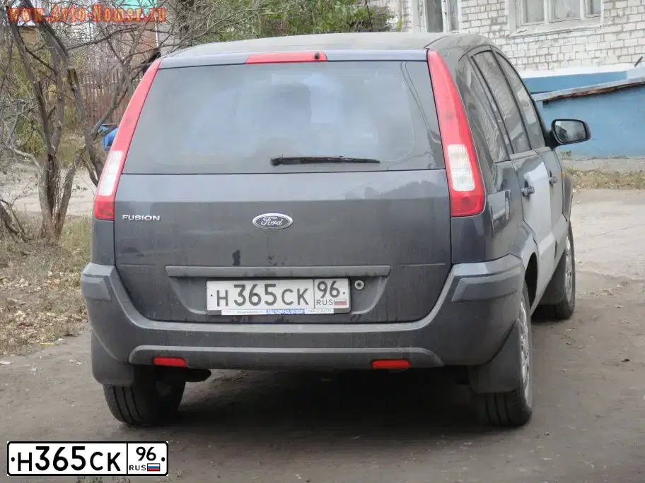 Фото автомобиля FORD FUSION, 2006 — госномер Н365СК96. Цвет: ТЕМНО-СЕРЫЙ