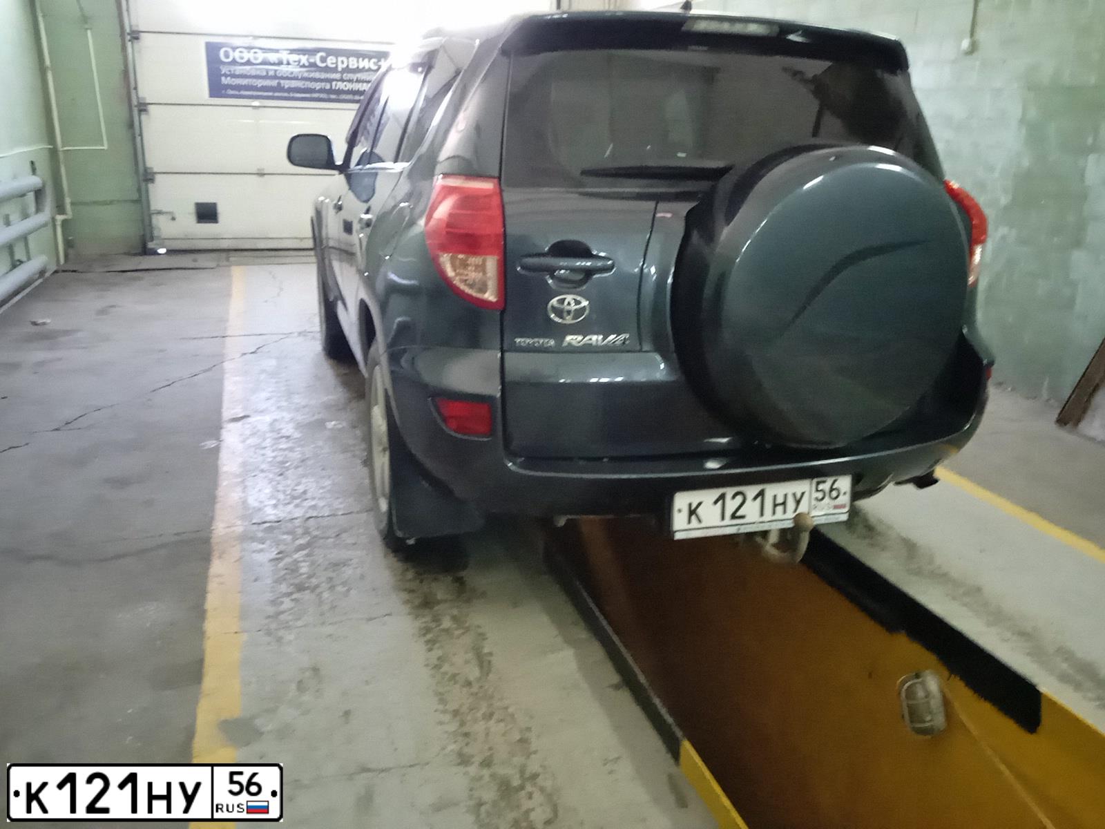 Фото автомобиля TOYOTA RAV4, 2007 — госномер К121НУ56. Цвет: ТЕМНО-СЕРЫЙ