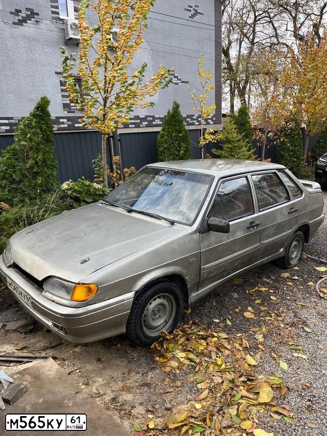 Фото автомобиля LADA 2115 SAMARA, 1998 — госномер М565КУ61. Цвет: СЕРЕБРИСТО-ЗОЛОТОЙ