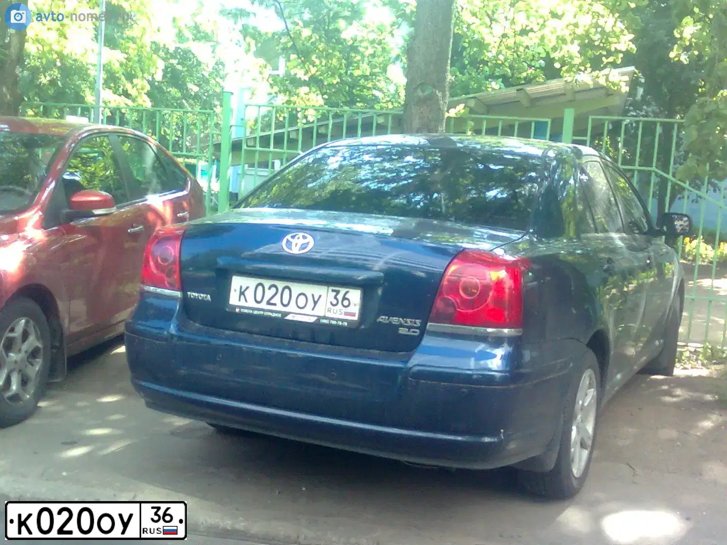 Фото автомобиля MITSUBISHI LANCER, 2005 — госномер К020ОУ36. Цвет: синий