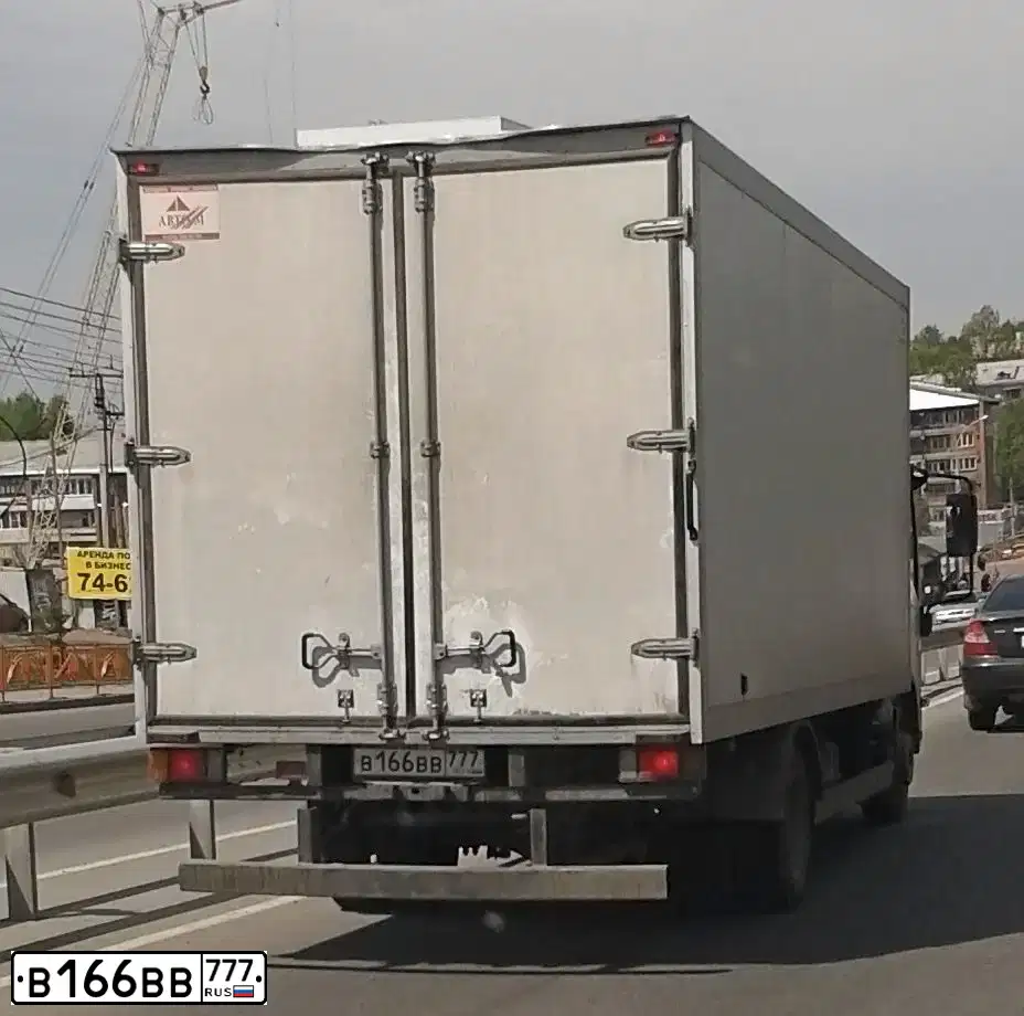 Фото автомобиля ISUZU NPR, 2013 — госномер О557ОК58. Цвет: Белый