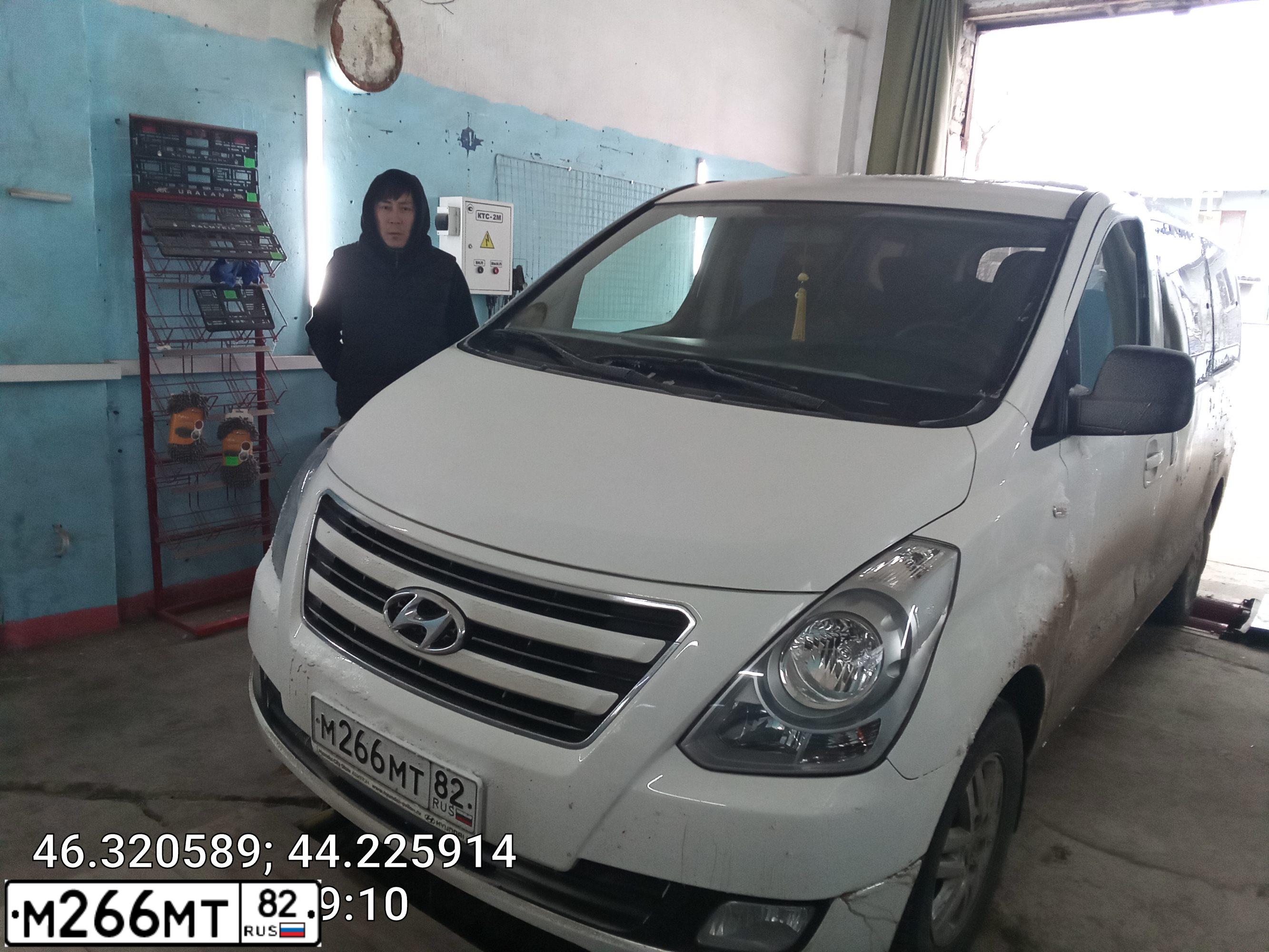 Фото автомобиля HYUNDAI H 1/H 100/STAREX, 2017 — госномер М266МТ82. Цвет: Белый