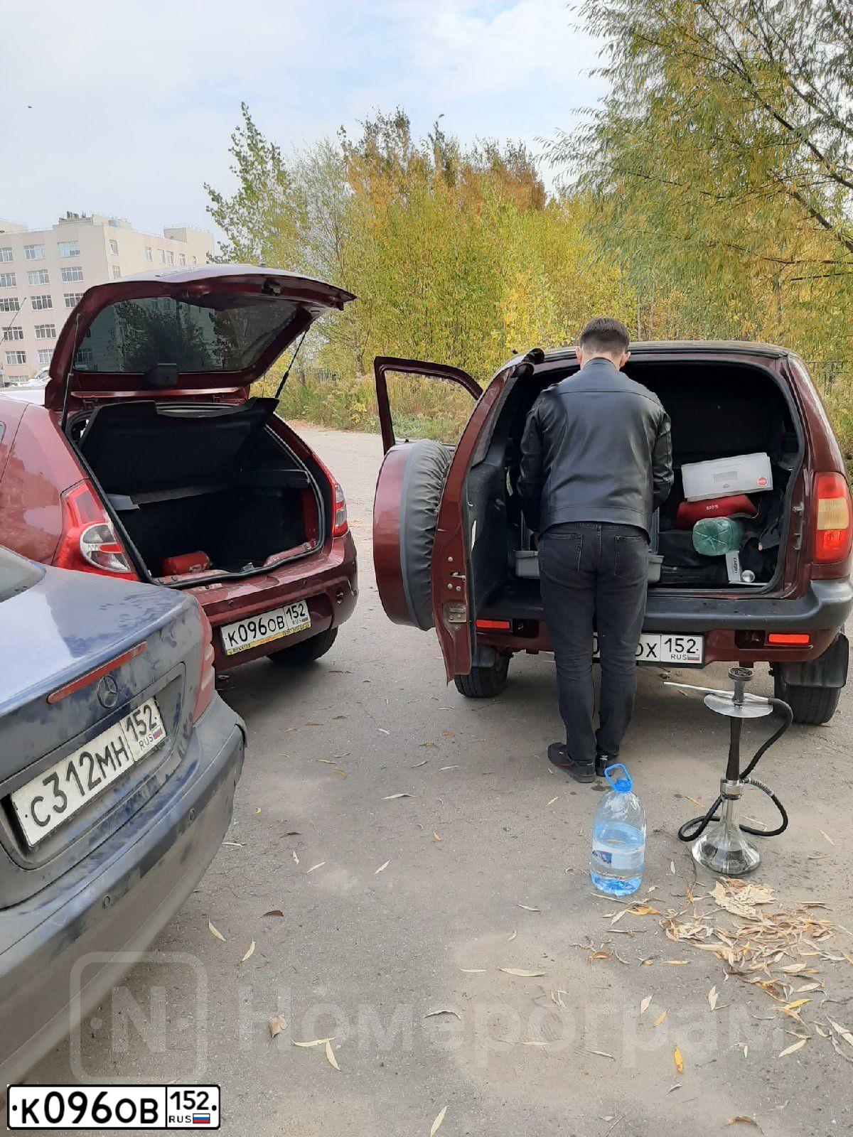 Фото автомобиля RENAULT SANDERO, 2012 — госномер М349ВО702. Цвет: Красный