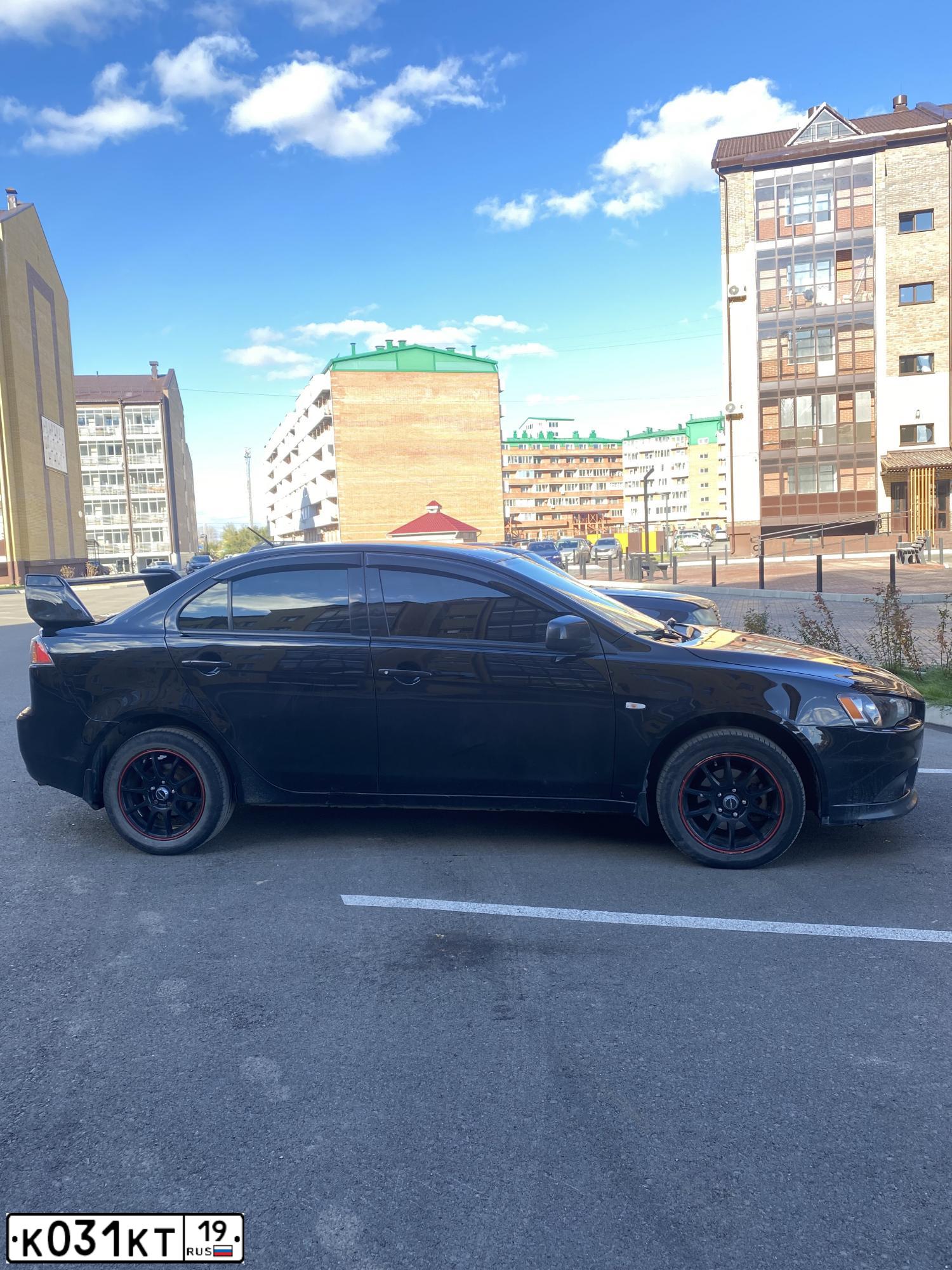 Фото автомобиля MITSUBISHI LANCER, 2012 — госномер С357УУ190. Цвет: ЧЕРНЫЙ