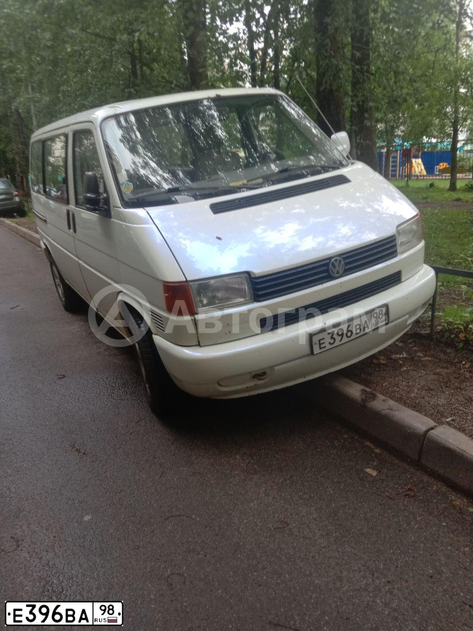 Фото автомобиля VOLKSWAGEN TRANSPORTER, 1997 — госномер Е396ВА98. Цвет: Белый
