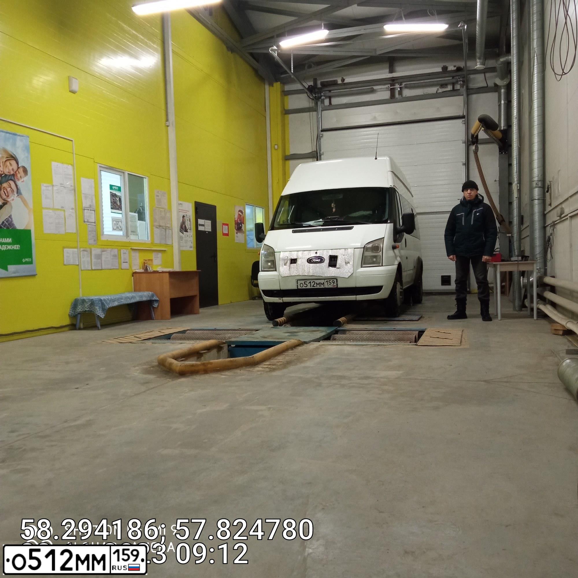 Фото автомобиля FORD TRANSIT, 2013 — госномер О512ММ159. Цвет: Белый