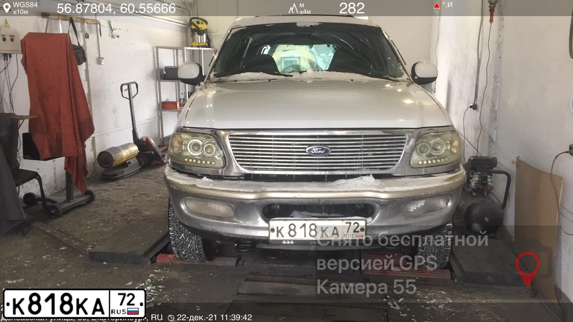 Фото автомобиля FORD EXPEDITION, 1997 — госномер К818КА72. Цвет: Белый