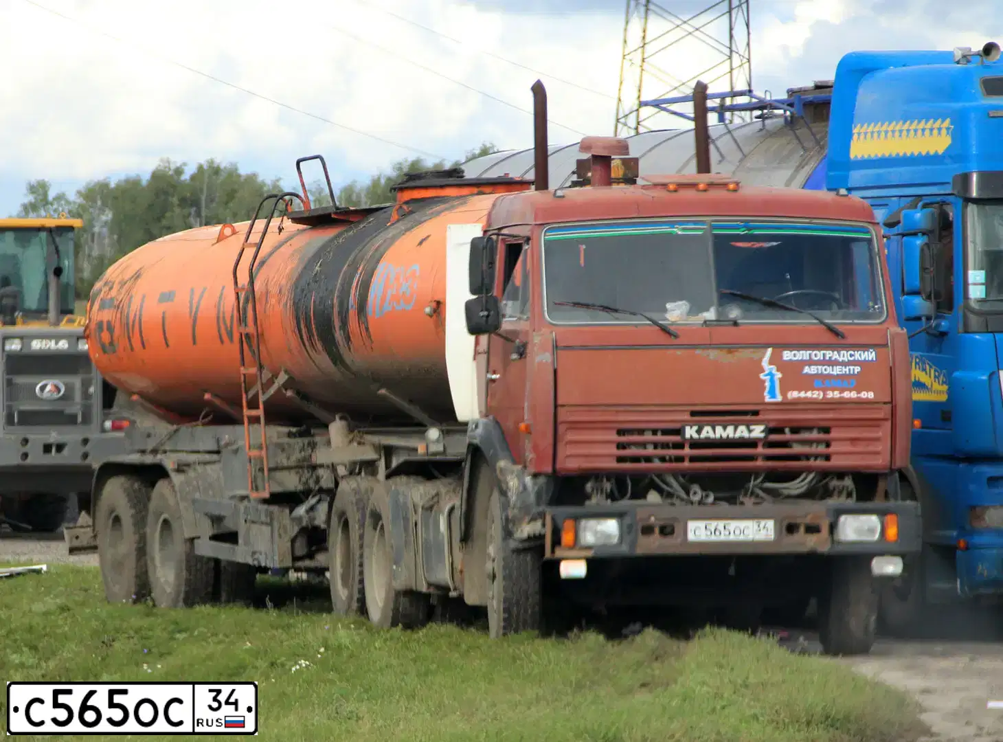 Фото автомобиля KAMAZ 5320 /6X4/, 1993 — госномер С565ОС34. Цвет: Красный