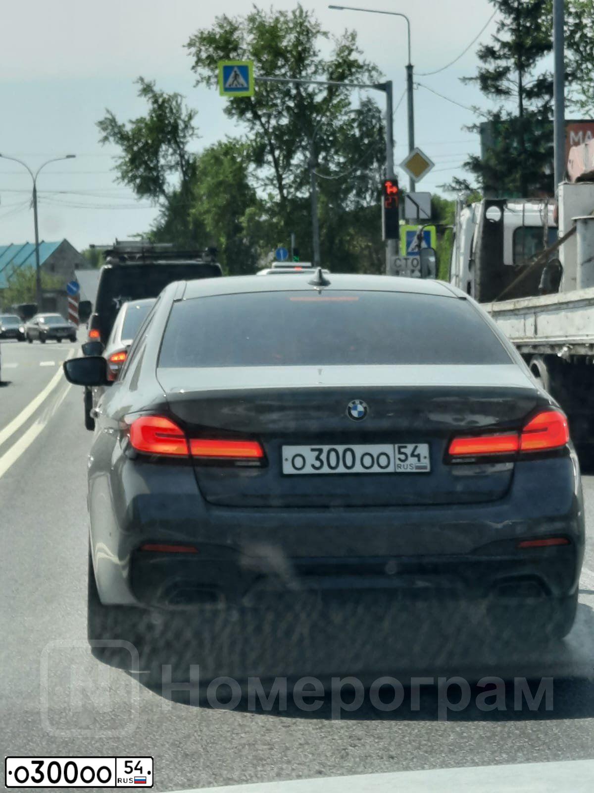 Фото автомобиля BMW 520D XDRIVE 31DС, 2021 — госномер Р176НЕ154. Цвет: СЕРЫЙ