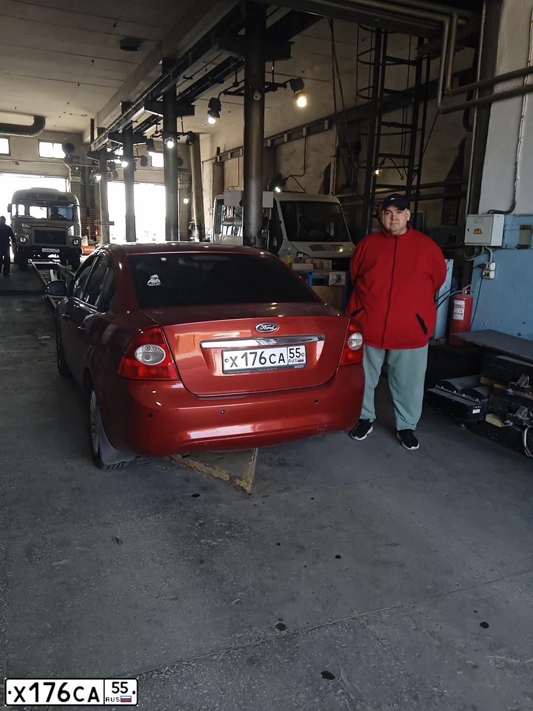 Фото автомобиля FORD FOCUS, 2008 — госномер А648ОМ198. Цвет: КРАСНО-ОРАНЖЕВЫЙ