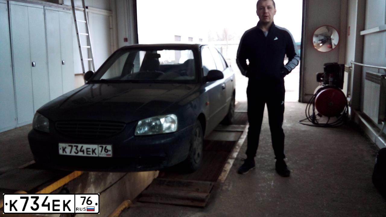 Фото автомобиля HYUNDAI ACCENT, 2007 — госномер М679ХЕ33. Цвет: ЧЕРНЫЙ