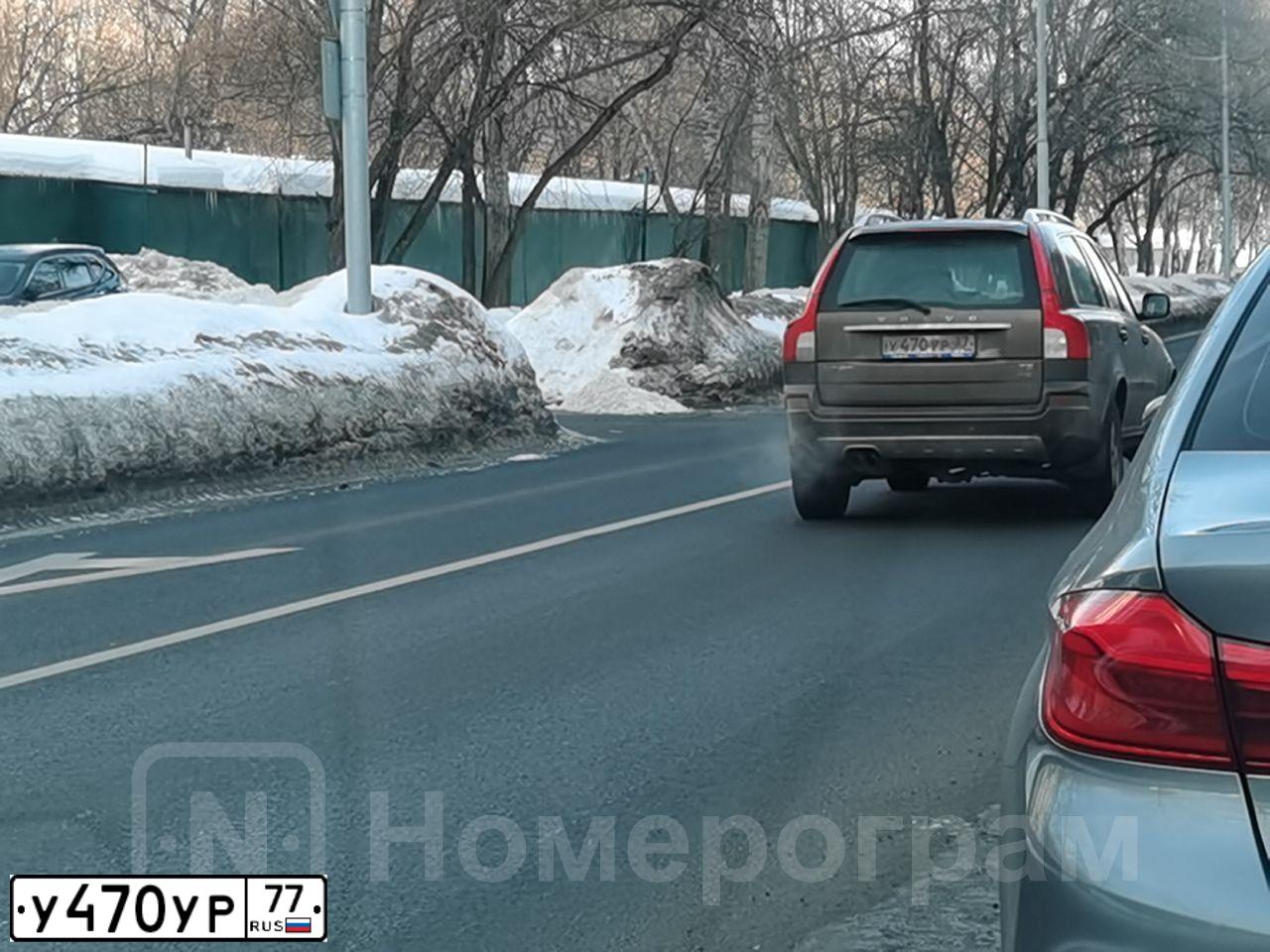 Фото автомобиля MITSUBISHI LANCER, 1998 — госномер Р483МХ790. Цвет: Белый