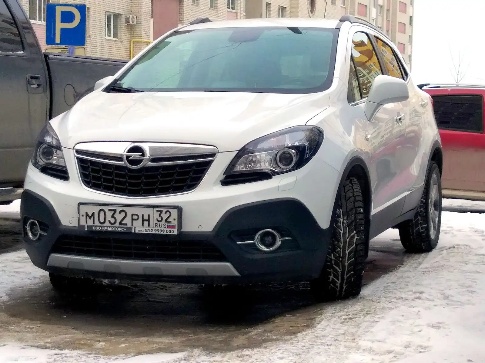 Фото автомобиля NISSAN TIIDA, 2012 — госномер М032РН32. Цвет: СЕРЕБРИСТЫЙ
