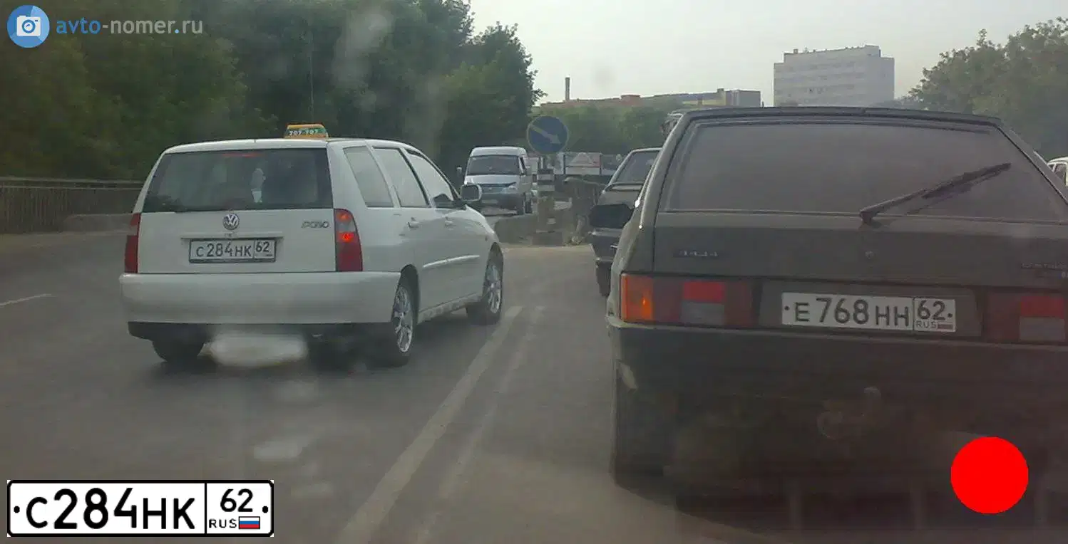 Фото автомобиля VOLKSWAGEN POLO, 1999 — госномер Е831ВМ62. Цвет: Белый