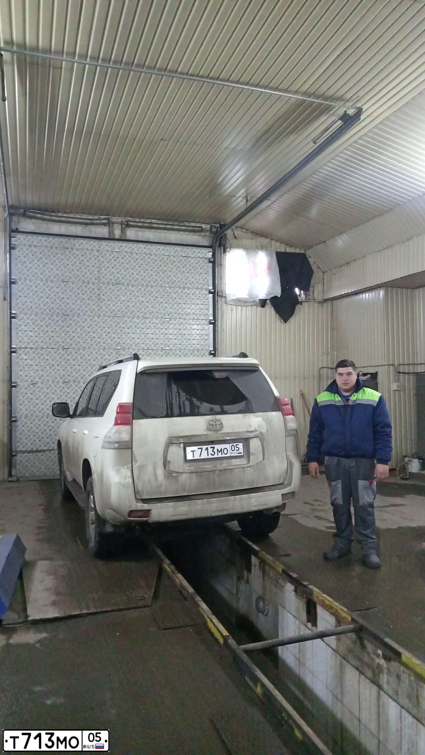 Фото автомобиля TOYOTA LANDCRUISER, 2010 — госномер В751УМ43. Цвет: Белый