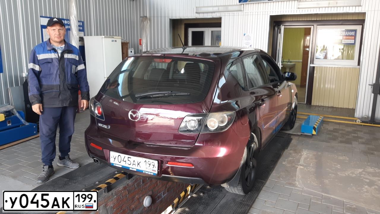 Фото автомобиля MAZDA 3, 2007 — госномер У045АК199. Цвет: ТЕМНО-ВИШНЕВЫЙ