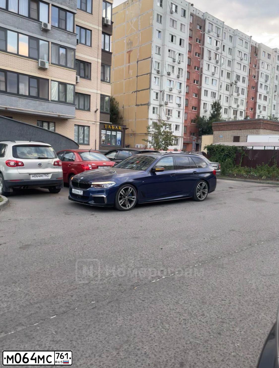 Фото автомобиля VOLKSWAGEN TIGUAN, 2010 — госномер М064МС761. Цвет: СЕРЕБРИСТО-ЖЕЛТЫЙ