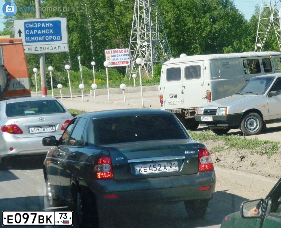 Фото автомобиля CHRYSLER VOYAGER, 2003 — госномер М485ХТ82. Цвет: Серебристый