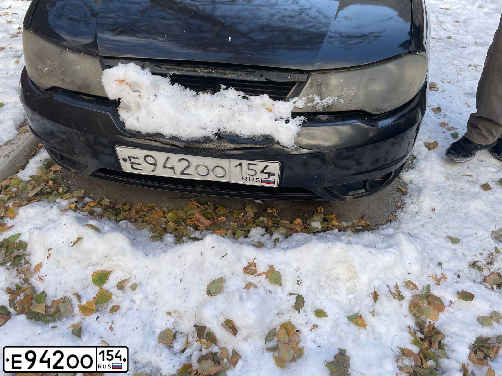 Фото автомобиля DAEWOO NEXIA, 2012 — госномер Е942ОО154. Цвет: БЛЕДНО ЧЕРНЫЙ