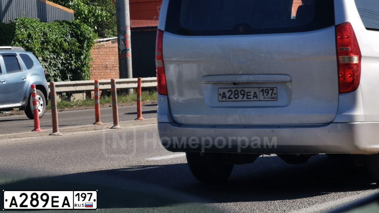 Фото автомобиля HYUNDAI GRAND STAREX, 2010 — госномер А289ЕА197. Цвет: СЕРЫЙ
