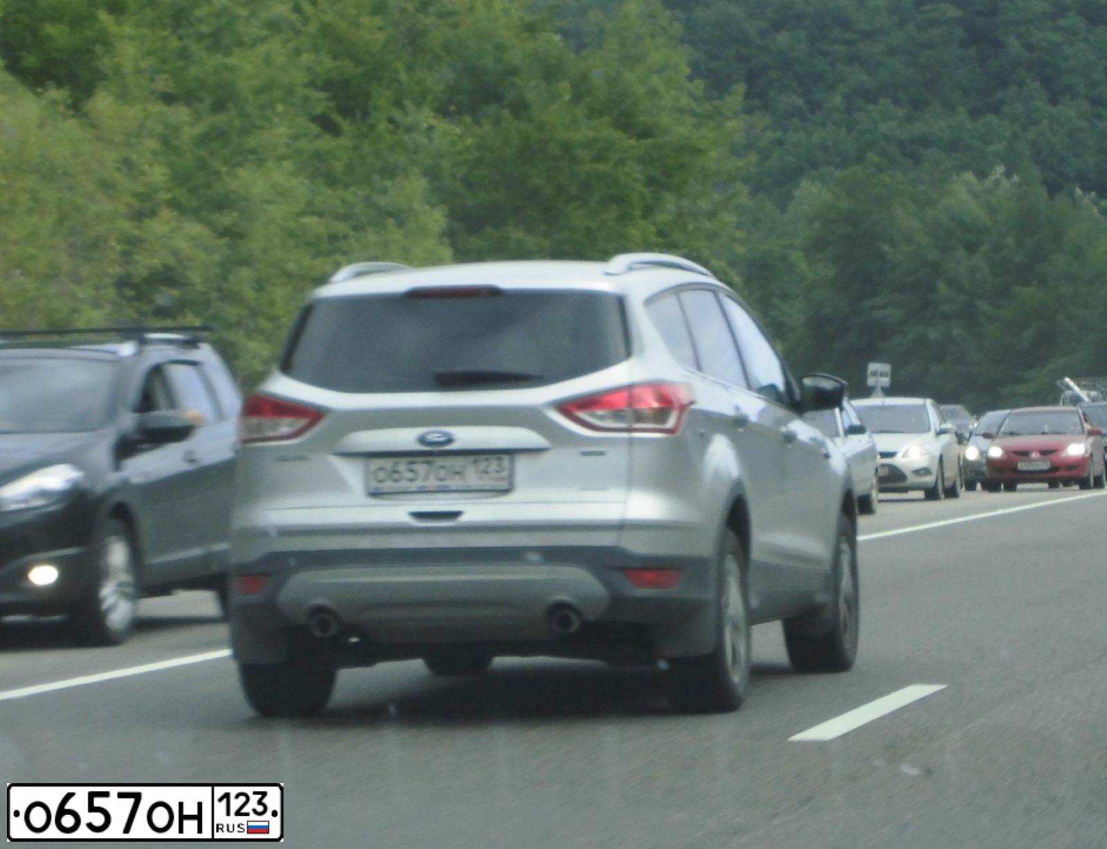 Фото автомобиля FORD KUGA, 2013 — госномер Р024ЕВ193. Цвет: СЕРЕБРИСТЫЙ