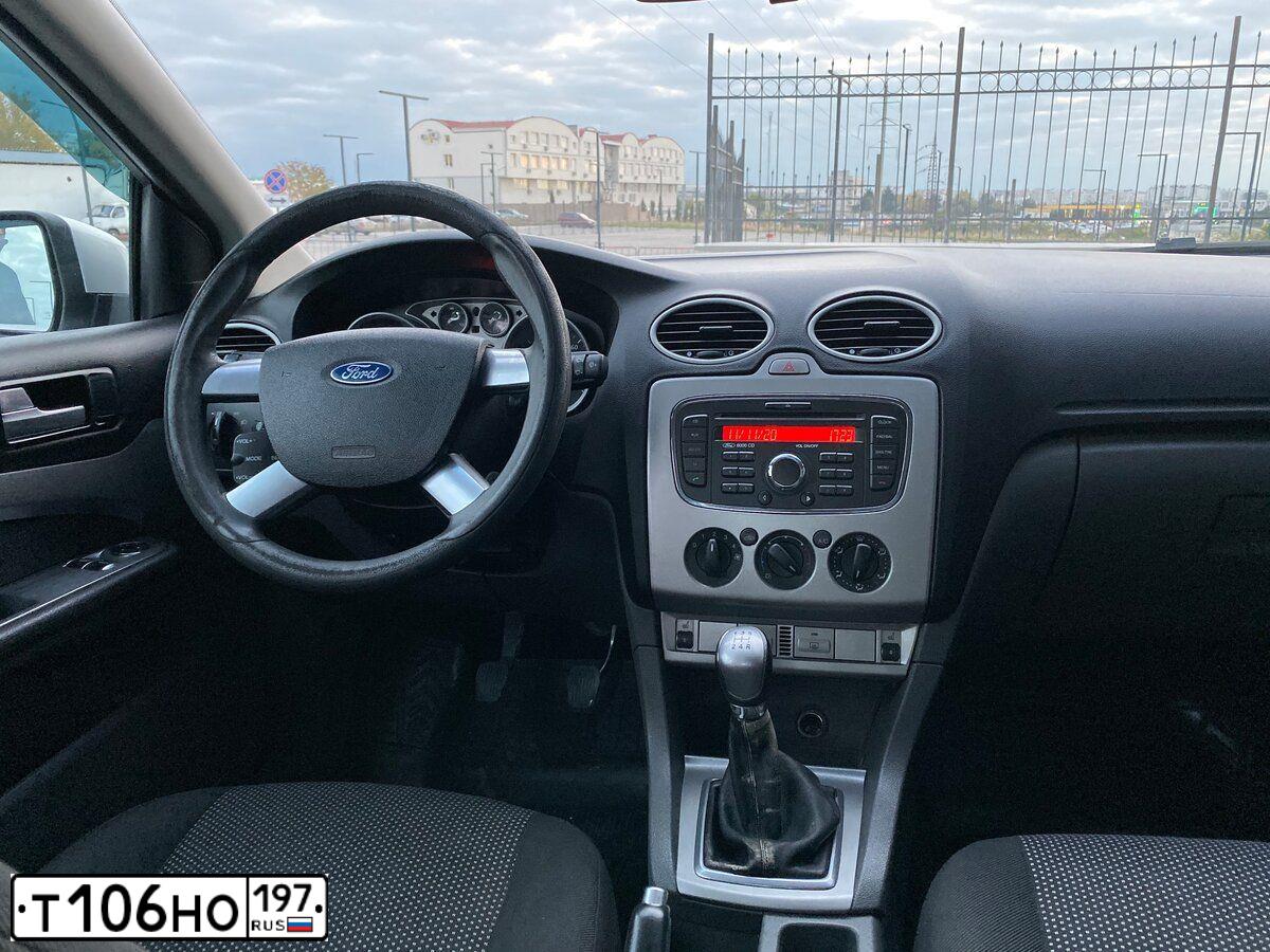 Фото автомобиля FORD FOCUS, 2011 — госномер М257ХА82. Цвет: СЕРЫЙ