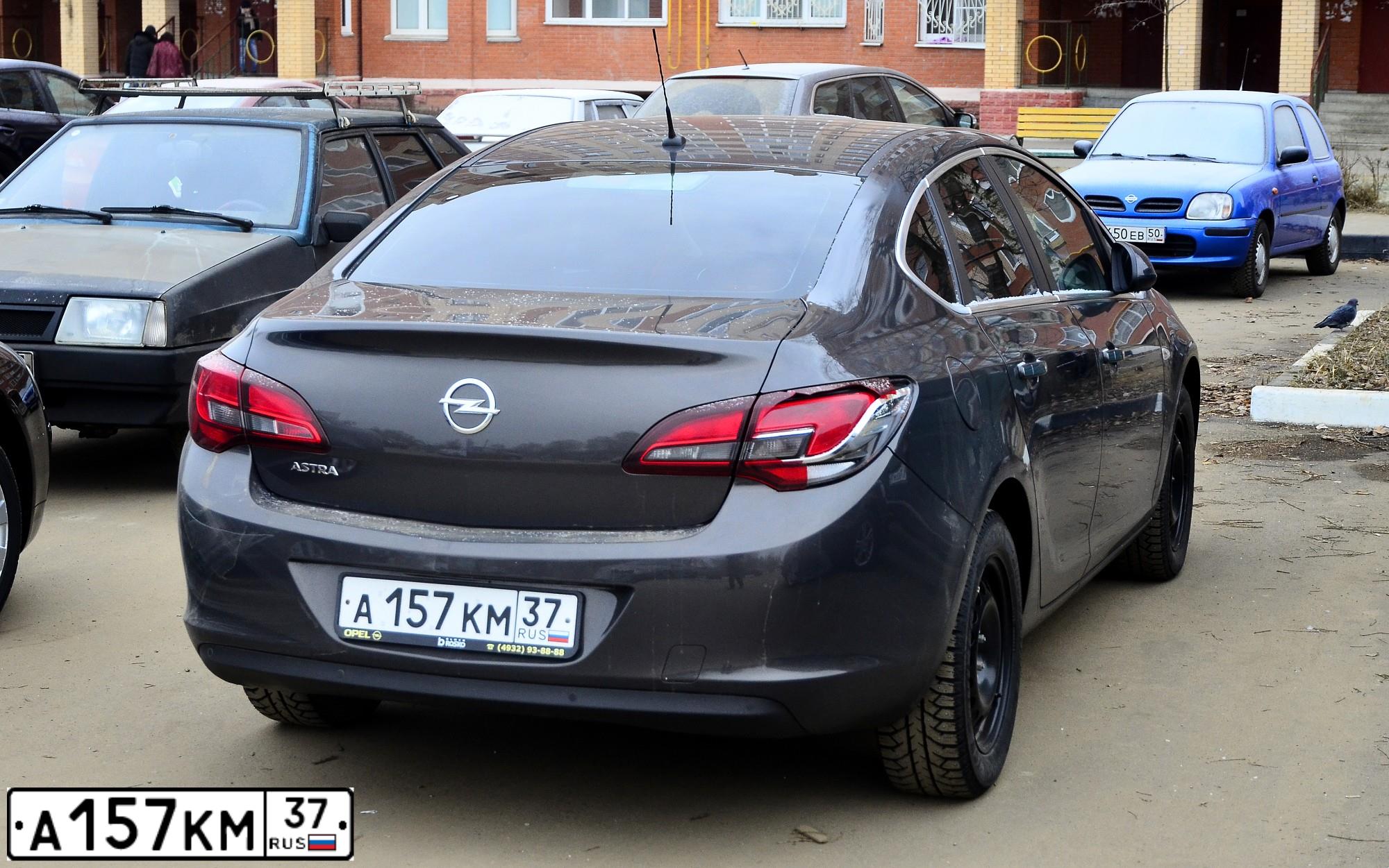 Фото автомобиля OPEL ASTRA, 2013 — госномер А157КМ37. Цвет: СЕРЫЙ