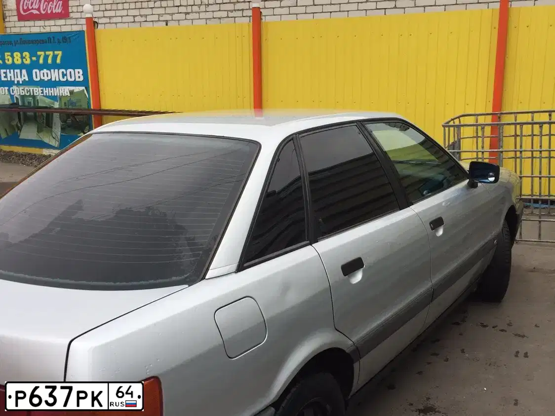 Фото автомобиля AUDI 80, 1991 — госномер М423КА64. Цвет: БЕЛЫЙ
