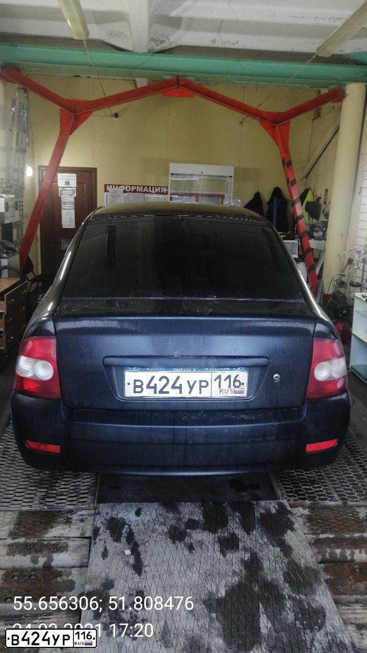Фото автомобиля LADA 2172 PRIORA, 2010 — госномер В424УР116. Цвет: Сине-Черный
