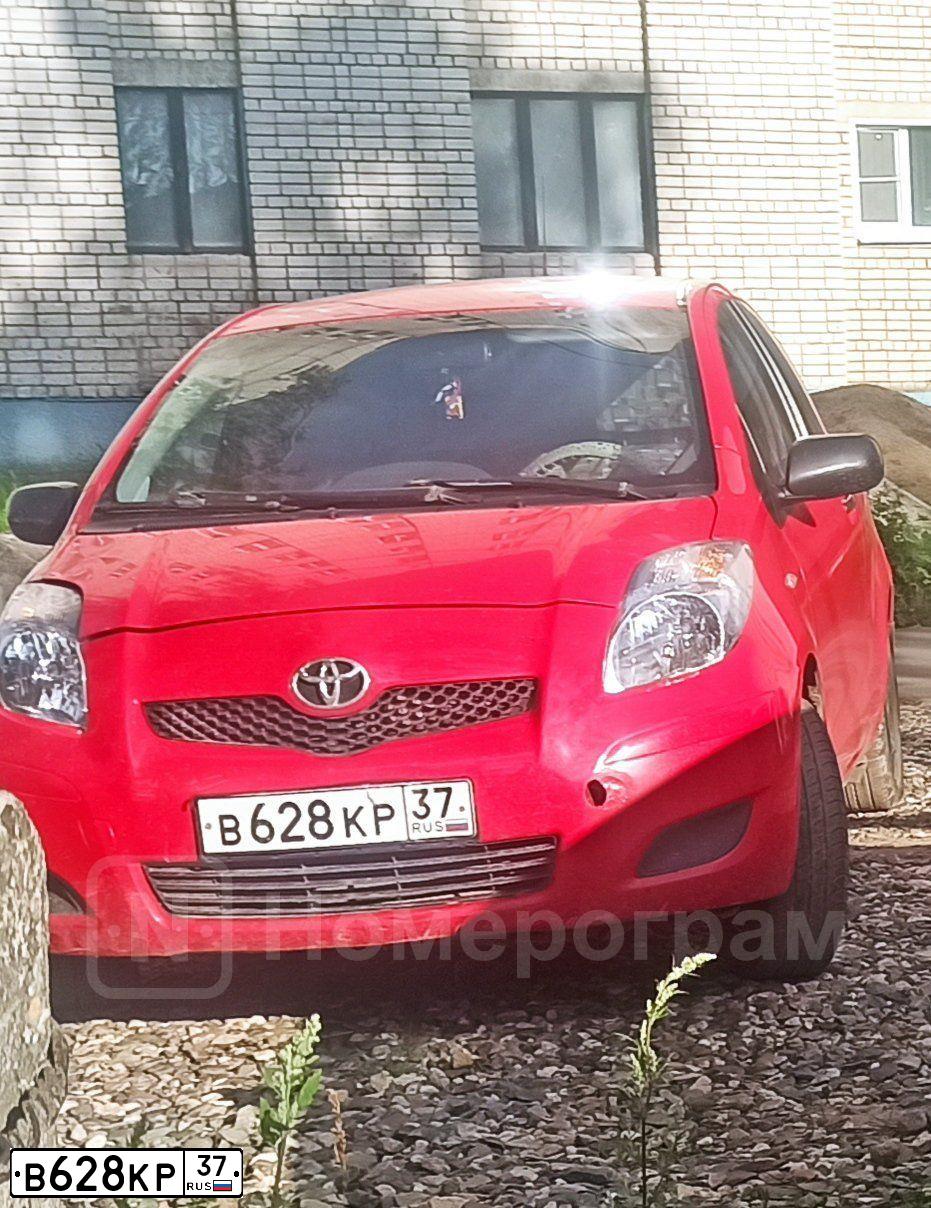 Фото автомобиля TOYOTA YARIS, 2010 — госномер В628КР37. Цвет: Красный