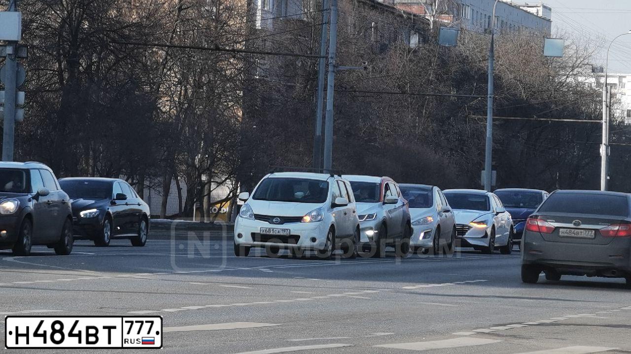 Фото автомобиля TOYOTA CAMRY, 2012 — госномер Н484ВТ777. Цвет: ЧЕРНЫЙ