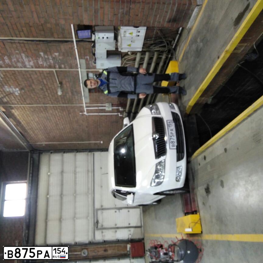 Фото автомобиля SKODA OCTAVIA, 2012 — госномер В875РА154. Цвет: Белый