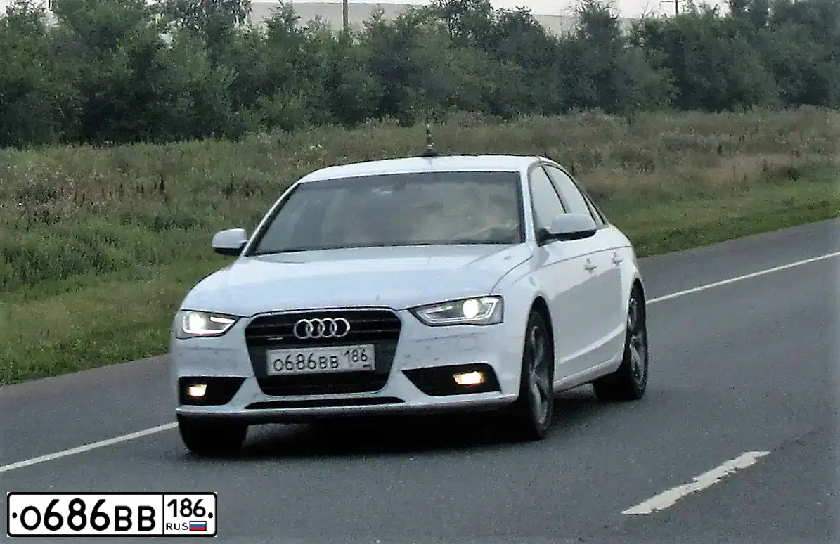 Фото автомобиля AUDI A4, 2014 — госномер О686ВВ186. Цвет: БЕЛЫЙ
