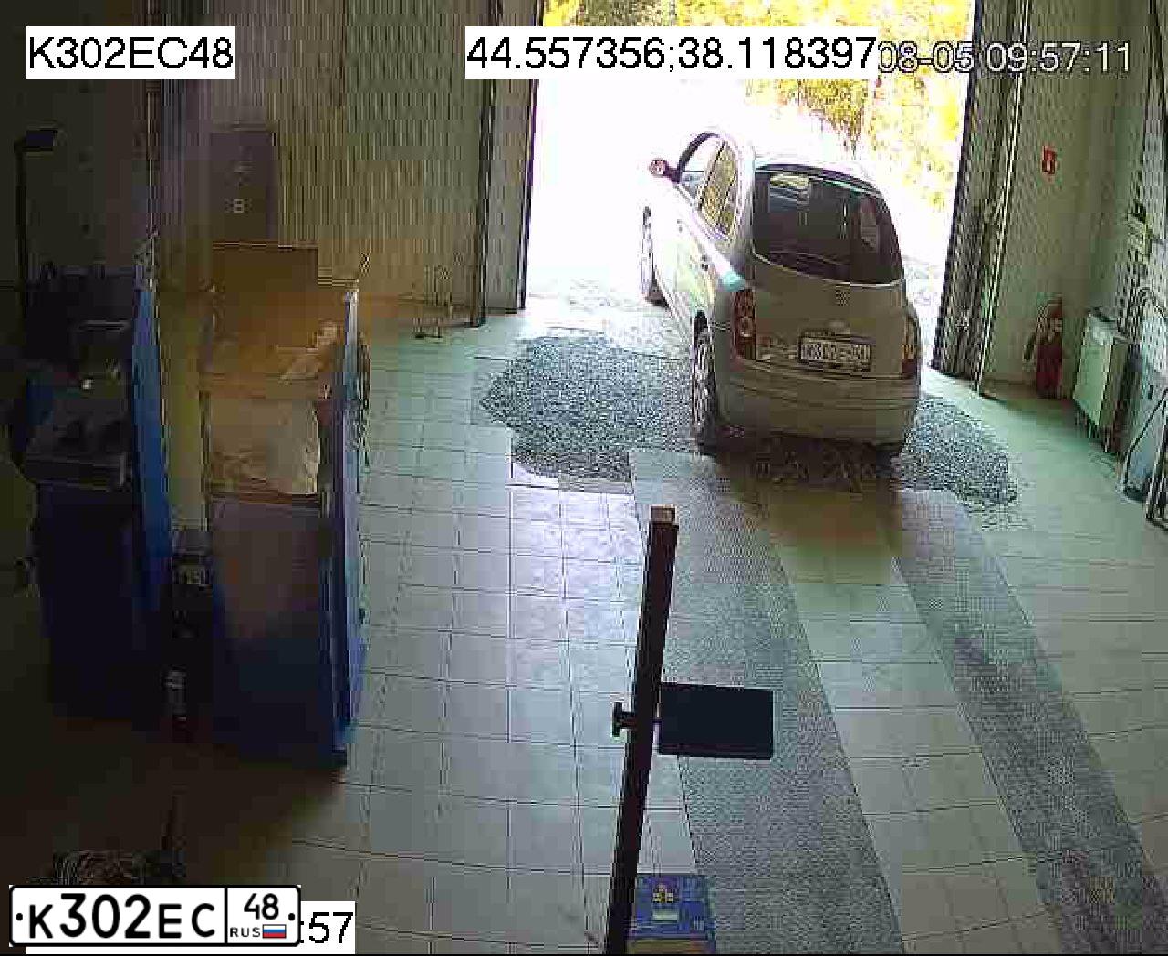 Фото автомобиля NISSAN MICRA, 2008 — госномер К302ЕС48. Цвет: СЕРЫЙ
