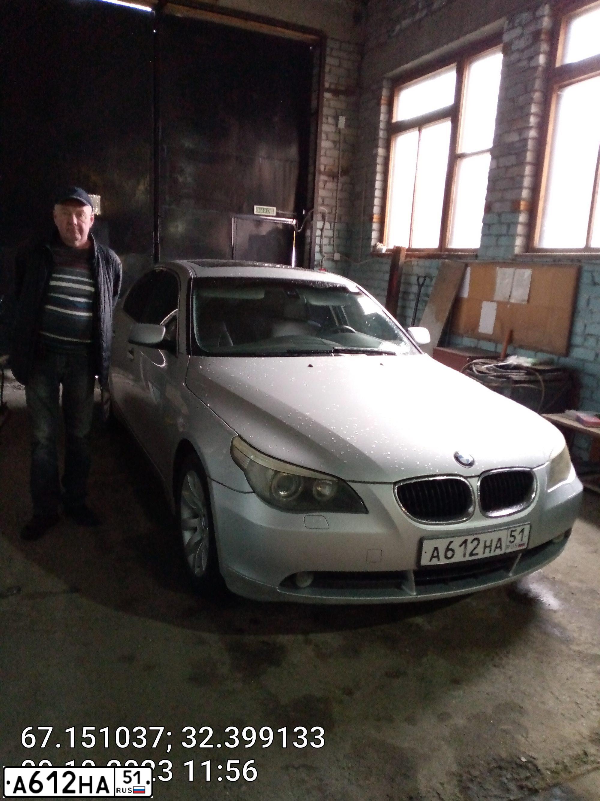 Фото автомобиля BMW SERIE 5, 2003 — госномер А612НА51. Цвет: СЕРЕБРИСТЫЙ