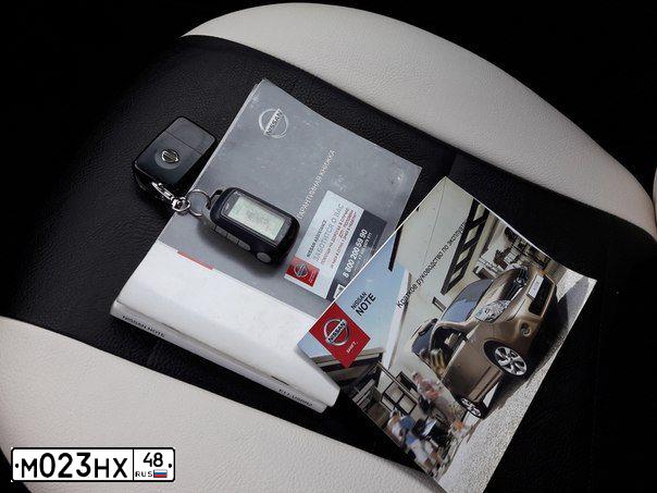 Фото автомобиля NISSAN NOTE, 2013 — госномер М023НХ48. Цвет: Серебристый