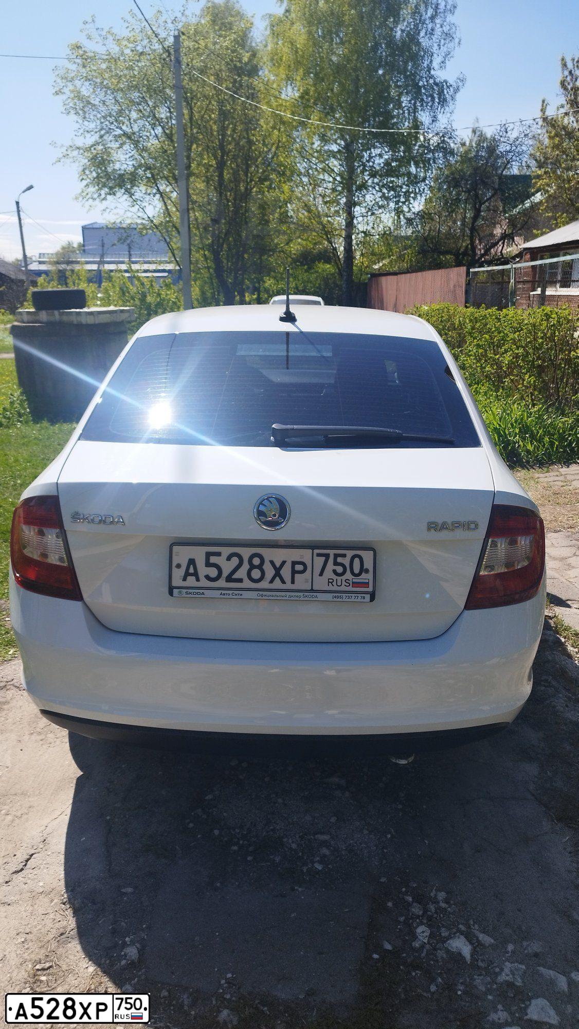 Фото автомобиля SKODA RAPID, 2019 — госномер А528ХР750. Цвет: БЕЛЫЙ
