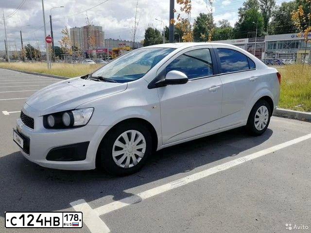 Фото автомобиля CHEVROLET AVEO, 2015 — госномер М168АС198. Цвет: СЕРЕБРИСТЫЙ МЕТАЛЛИК