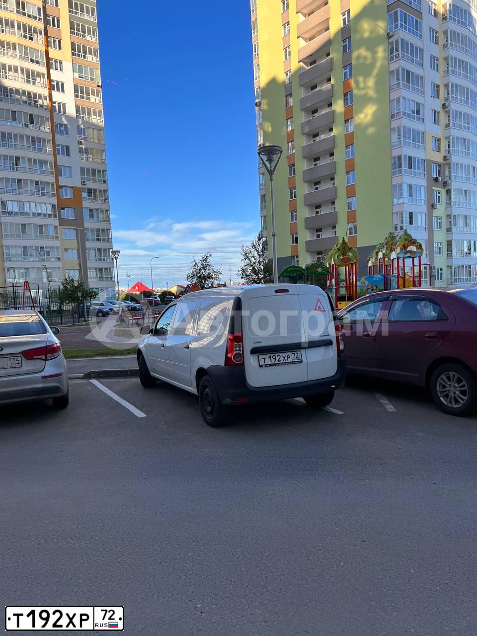 Фото автомобиля LADA LARGUS FURGON, 2017 — госномер Т192ХР72. Цвет: БЕЛЫЙ