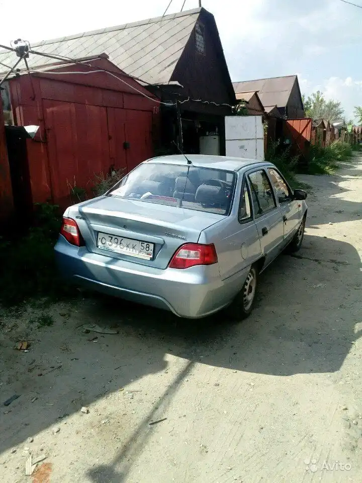 Фото автомобиля DAEWOO NEXIA, 2012 — госномер О840ЕМ977. Цвет: СЕРО-ПЕРЛАМУТРОВЫЙ